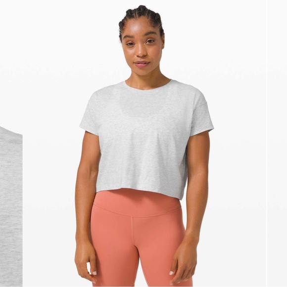 Lululemon NWT size 6 Cates Tee
Heathered Core Ultra Light Grey - Picture 7 of 8
